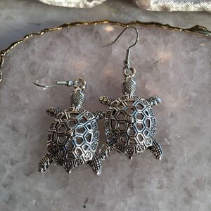 ADORABLE SILVER Plated Turtle Earrings!